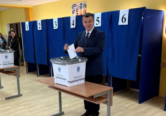 Eugen Tomac a votat la Chișinău: ”Nu vreau să avem un Președinte care ne expune la ridicol în întreaga lume” / Votul în diaspora a început de la ora 7
