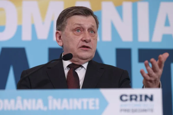 CNSAS: Crin Antonescu a dat o declarație la Securitate despre un coleg profesor. Nu i se poate atribui calitatea de informator / Reacția sa