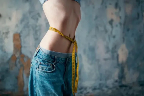 Uniunea Europeană analizează tendința „SkinnyTok” de pe TikTok. Cum promovează slăbirea extremă copiilor