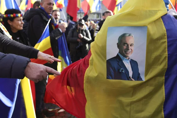 VIDEO. De la “Ultimul samurai”, Decebal în “Columna” sau regina elfă Galadriel din “Stăpânul inelelor”, de la Rică Venturiano din “O noapte Furtunoasă” sau Jeff Daniels în “Newsroom”, de la Ion Antonescu sau Ion Iliescu. De la toți, Călin Georgescu a copiat replici cu care și-a sedus electoratul