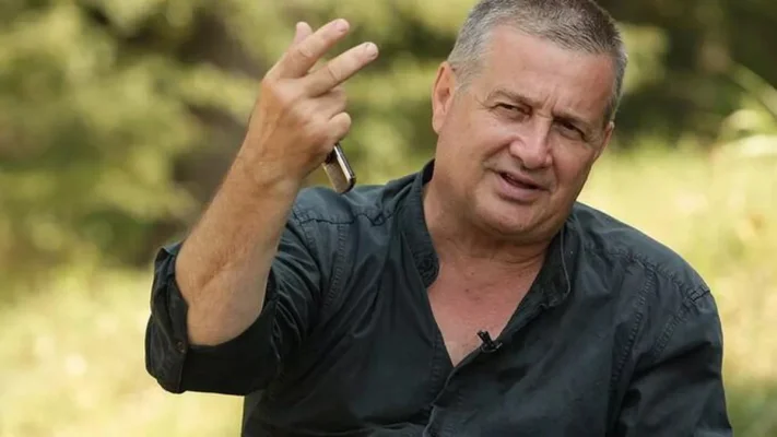 Mircea Dinescu îl somează pe Călin Georgescu să se dezică de George Simion: 'Această combinație este jalnică și otrăvitoare'