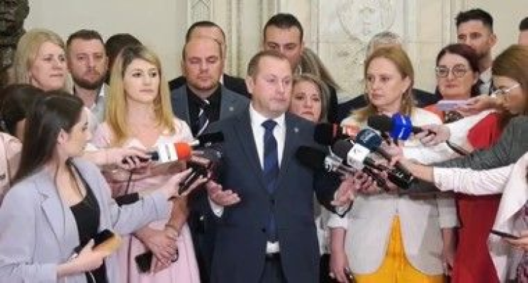Peste 35 de parlamentari au format „Alianţa Întâi România”, care ar putea susține viitorul GUVERN