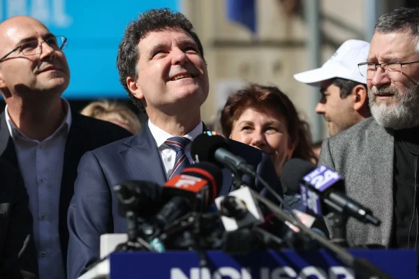 Un afacerist român, susținător al lui Trump, spune că România va ieși de pe harta interesului SUA dacă Nicușor Dan ajunge președinte