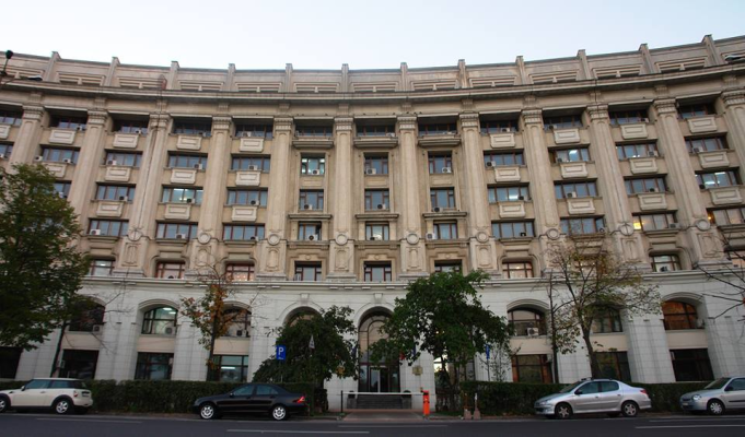 Judecătorii și procurorii se reunesc în adunări generale, în fața reformelor prevăzute în programul de guvernare Bolojan, care prevede creșterea vârstei de pensionare la 65 de ani