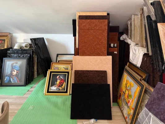 FOTO Munți de tablouri și ceasuri Rolex descoperite la o apropiată a generalului Cătălin Zisu, în urma perchezițiilor din dosarul extinderii Cimitirului Ghencea Militar | Aktual24