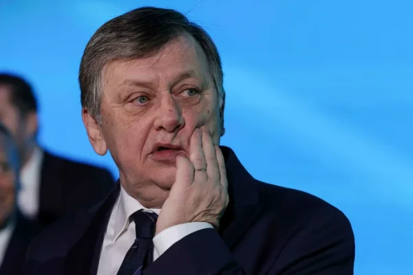 „Crin Antonescu nu intră în turul al doilea”. Un cunoscut sociolog, fost membru PSD, vorbește despre greșelile strategice și liderii slabi