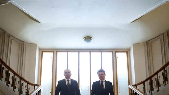 Joi încep discuțiile pentru măsurile de austeritate. Bolojan vrea creșteri de taxe, Kelemen se opune: ar însemna tensiuni în societate