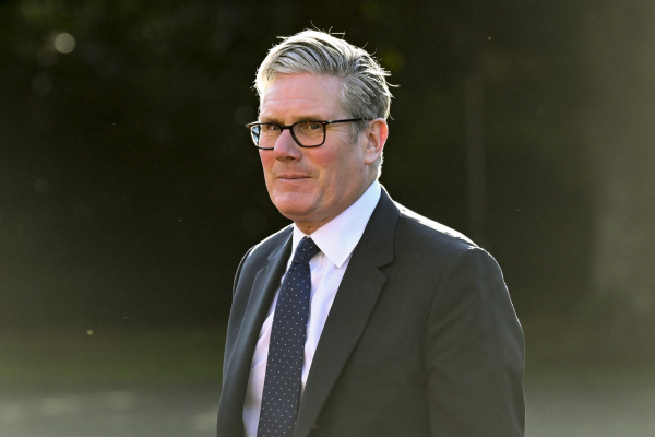 Interdicția fumatului, propusă de Keir Starmer, riscă să încalce un acord cheie post-Brexit cu UE