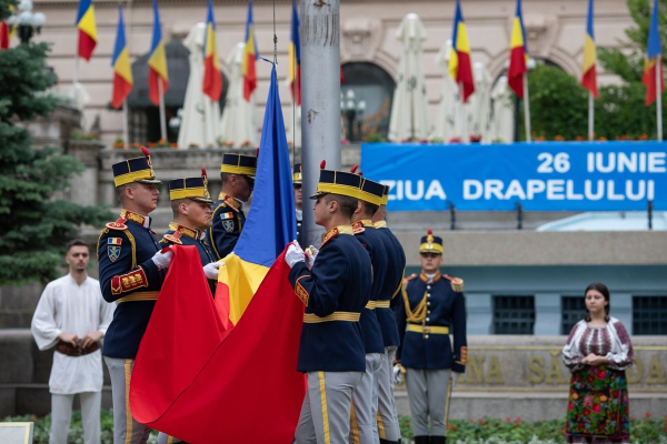 Ceremonie în Piaţa Tricolorului din Capitală cu ocazia Zilei Drapelului Naţional