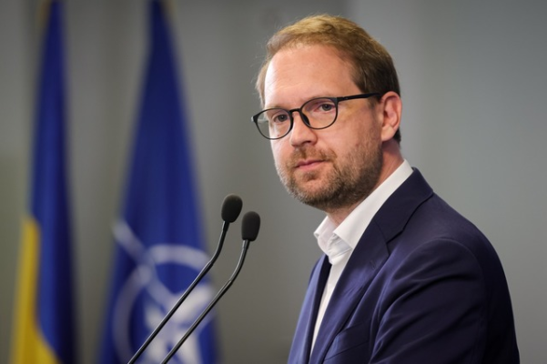 Congres USR - Fritz: AUR nu e doar un partid, este o ameninţare la tot ce au construit românii / Ei vorbesc de Dumnezeu, dar seamănă ură / AUR nu vrea o Românie modernă, vrea o Românie condusă de hoţi cu tricolorul în mână