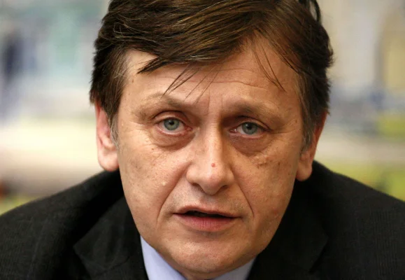 Consiliul Național al PNL se reunește pentru validarea candidaturii lui Crin Antonescu la alegerile prezidențiale