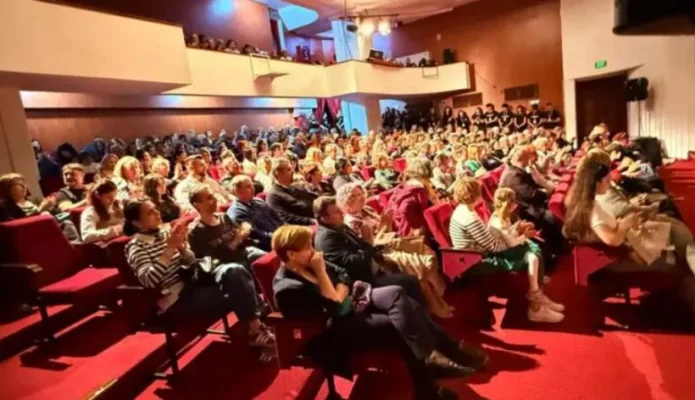 Peste 2000 de spectatori au participat la cea de-a XX-a ediție a  Festivalului BUZĂU/IUBEȘTE/TEATRU
