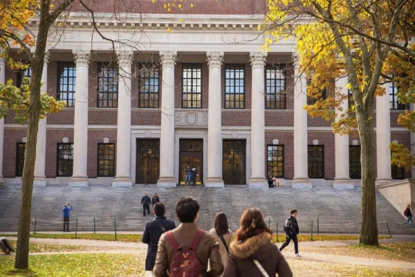 Guvernul SUA taie subvenţii de 60 de milioane de dolari pentru  universitatea Harvard pe motiv de antisemitism