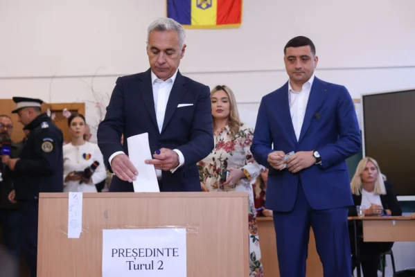Diplomat de carieră, dezvăluiri din culisele Sistemului: Discursul lui Georgescu și Simion, pregătit în laboratoarele serviciilor secrete
