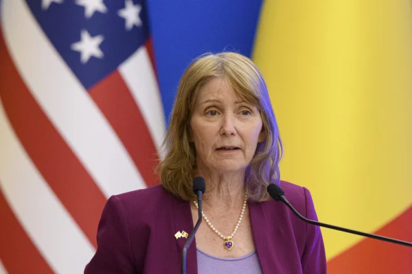 Ambasada SUA la București: Kathleen Kavalec se retrage, după o carieră distinsă