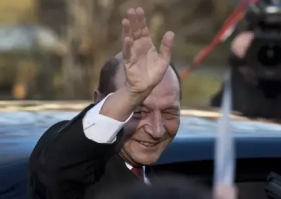 Traian Băsescu îi bate obrazul lui Marcel Ciolacu, în scandalul Sprînceană: "Permiteţi o sugestie... fraţii Tate, Ce ziceţi?"