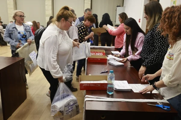 PSD îşi retrage reprezentaţii din secţiile de votare din Buzău la turul al II-lea