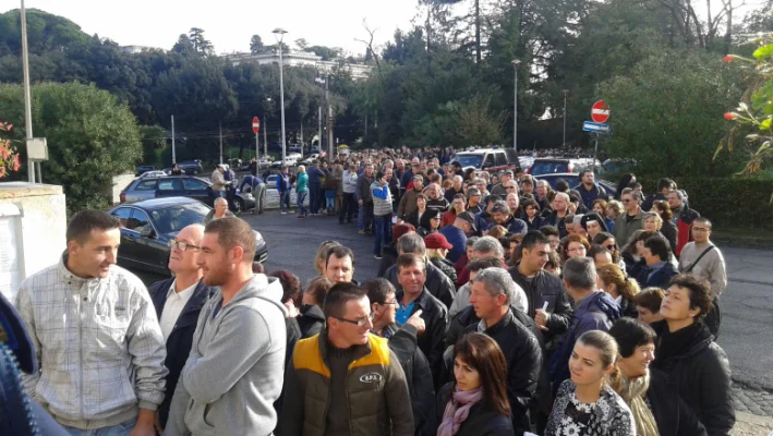 UPDATE Peste 560000 de români votaseră la ora 18/Diaspora votează în ritm accelerat
