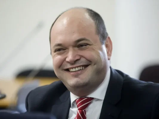 Șeful unei bănci comerciale, posibilă variantă de premier tehnocrat. Ar putea debloca negocierile?