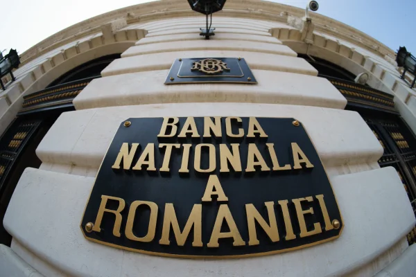 Euro a urcat la 5,05 lei pe piața interbancară. Avertismentul BNR
