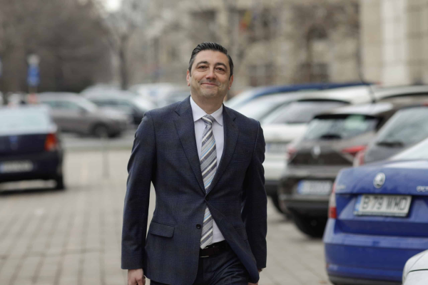 După ce a sesizat Parchetul European și DNA față de pierderea finanțării Autostrăzii Moldova și lucrările de la casa lui Iohannis, Pîrlog a fost propus pentru revocare