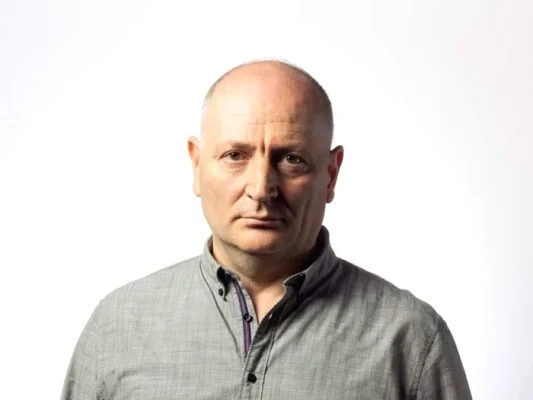 Cum a ajuns un infractor dat în urmărire internațională să reprezinte partidul Dianei Șoșoacă într-un birou electoral