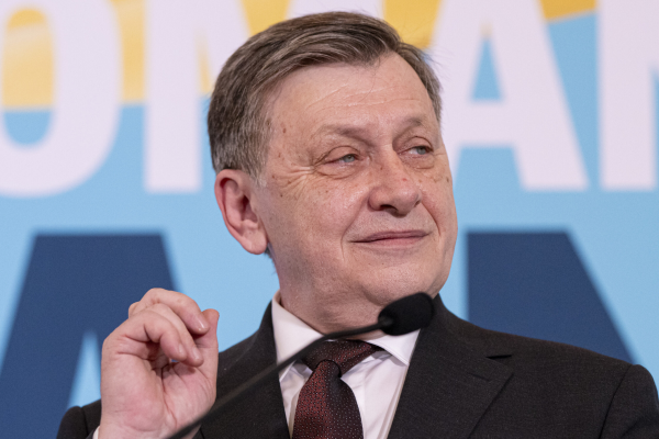 Crin Antonescu: Bolojan este proiectat în condiția de Zoro care se luptă cu partidele politice