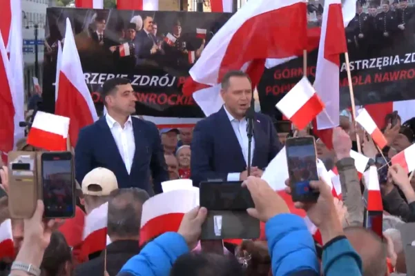 Video
Cum a reacționat Donald Tusk la prezența lui Simion în campania unui candidat la președinția Poloniei. Liderul AUR: „Nimeni nu mai crede minciunile și ipocrizia ta”