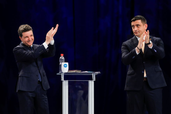 Sondaj CURS: Nicușor Dan și George Simion, la egalitate în topul încrederii românilor.