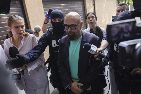 Popescu Piedone, când a ieşit a doua oară din sediul DNA: Nu există nicio convorbire între mine şi Radu Ruşanu / Funcţia este periodică şi trecătoare / Probabil azi se deschide şampania la marile retailuri, restaurante şi hoteluri