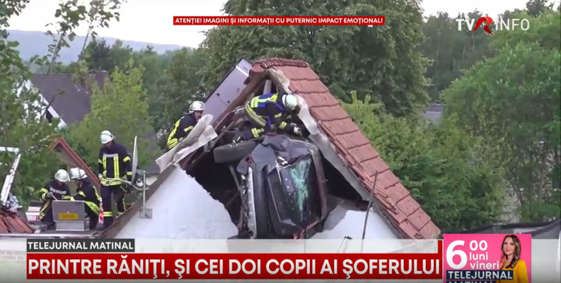 O mașină a ajuns pe acoperișul unui hambar, după un accident șocant în Germania. Printre răniți – patru copii