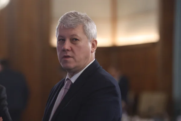 Cătălin Predoiu, noul premier interimar al României, pentru a treia oară în acest rol. A fost ministru în cinci guverne la rând