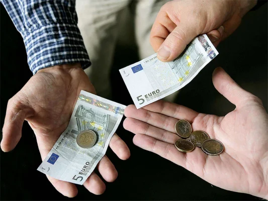 Eurostat: România, pe locul doi în UE la sărăcia tinerilor. Doar Bulgaria stă mai rău