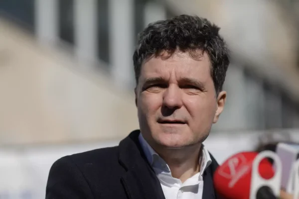 Continuă contrele între Nicușor Dan și Robert Negoiță. „Delir la Sectorul 3”