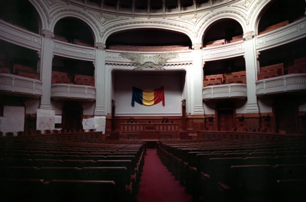 35 de ani de la primele ALEGERI prezidențiale și parlamentare libere din România. Cine au fost deputații și senatori aleși în Duminica Orbului