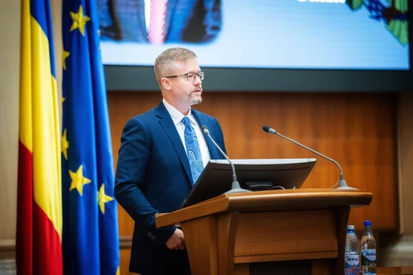 Ambasadoarea SUA la București, Kathleen Kavalec, se retrage din funcție / Michael Dickerson, însărcinat cu afaceri ad interim