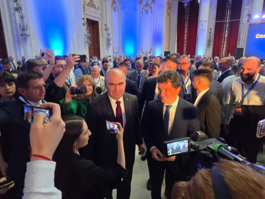 • 	Haos total la Congresul PNL! Bogdan Chirieac: N-am văzut în viața mea o adunare de partid mai prost organizată!