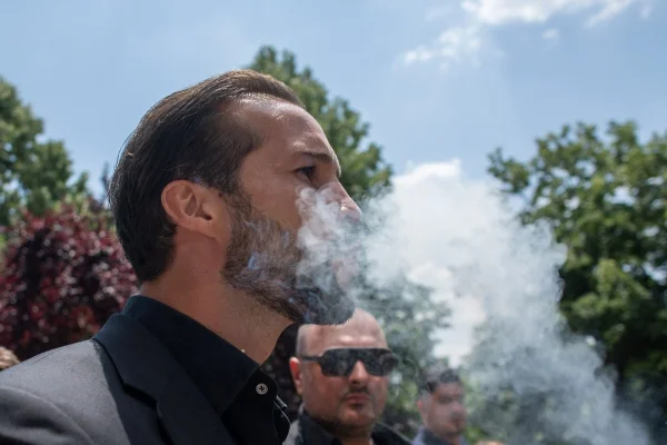 Surse BBC: Tristan Tate se confruntă cu o anchetă privind presupusa ingerință în alegerile din România / El a fost citat pentru marți la audieri