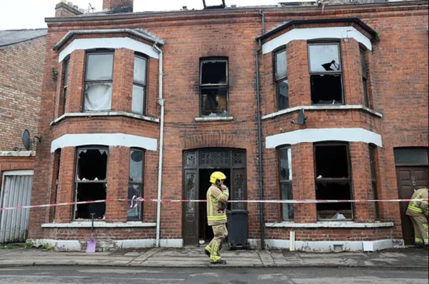 MAE recomandă românilor din Irlanda de Nord să evite zonele în care au loc demonstraţii