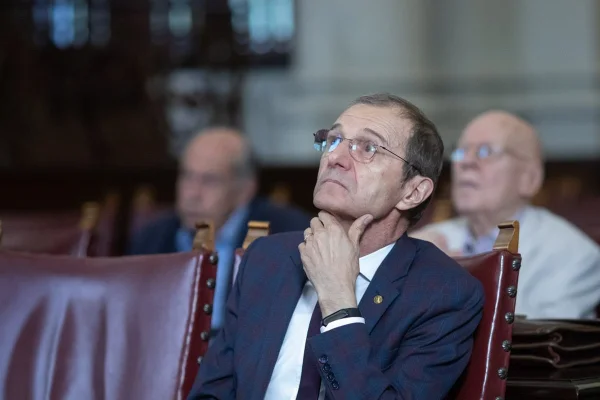 Cei șase șefi ai Academiei Române câștigă 300.000 de euro anual. În 2024, prezidiul a avut doar 6 ședinte