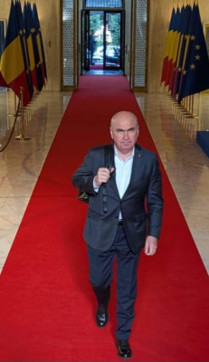 Gafă sau strategie? Ilie Bolojan, mesaj în stil Nicolae Ciucă, în prima zi la Palatul Victoria