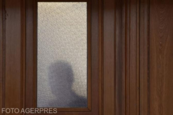Un senator, trimis în judecată pentru că a condus cu permisul suspendat