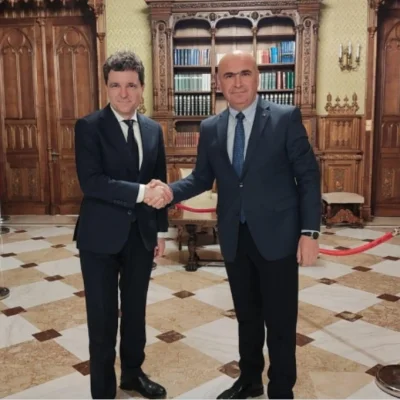 Explicație: de ce lipsește Ilie Bolojan de la depunerea jurământului lui Nicușor Dan
