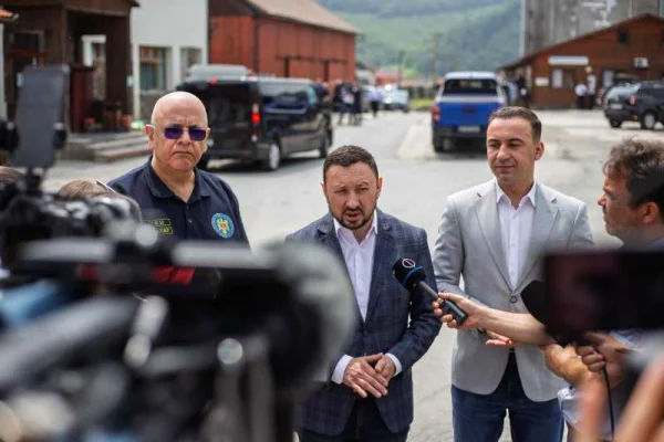 Miniștrii Ivan și Fechet, discuții la Praid cu experții străni și români: Prioritatea este devierea pârâului Corund