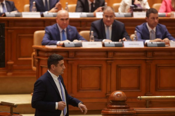 Dezbaterea moțiunii de cenzură începe cu o amânare. AUR a cerut o oră păsuire