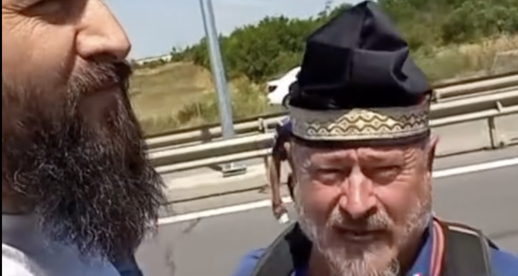 „Paralizati tot”. Cum si-au batut joc „suveranistii” de oamenii blocati in trafic pe canicula: „N-am ce sa fac, s-a stricat camionul aici!” – VIDEO