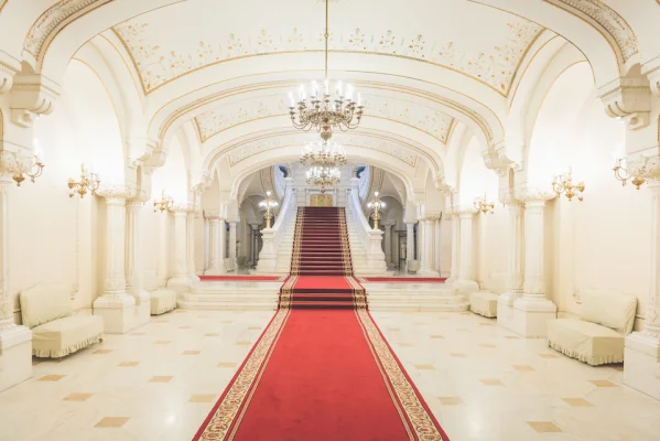 „Scenariile electorale din România dau fiori Bruxelles-ului”. POLITICO analizează toate variantele înainte de alegerile prezidențiale