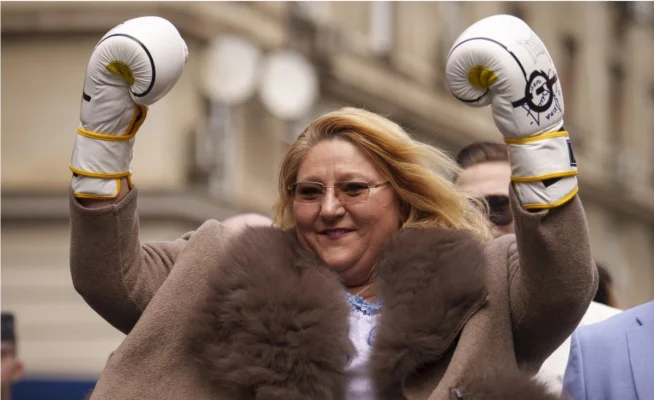 BREAKING| Patru deputați care au demisionat din partidul Dianei Șoșoacă vor activa în grupul PSD
