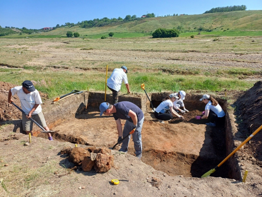 Muzeul Vrancei susține că a descoperit vestigiile unei culturi vechi de până la 7.500 de ani