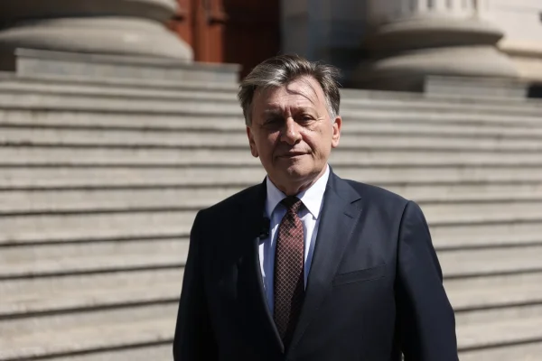 Crin Antonescu: Între demagogi de joasă speță și securistoizii (aceiași + dl. Nicușor, new entry) am propria mea alegere